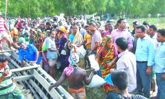 কুড়িগ্রামে অনাহারে দিন কাটছে দুর্গতদের, ত্রাণের জন্য হাহাকার
