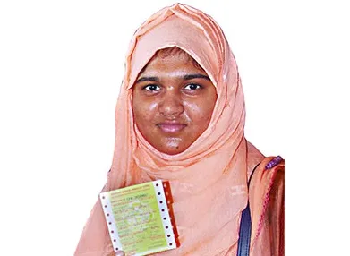 বাসের টিকিট উধাও ভিড় বাড়ছে কমলাপুরে