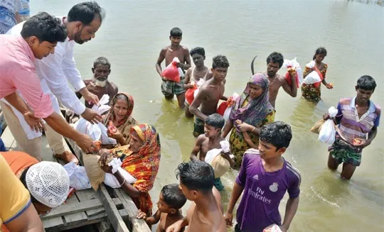 বন্যার্তদের দুঃখ-কষ্ট অশেষ