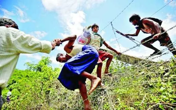 বোমা মেরে জ্বালিয়ে দেয়া হচ্ছে গ্রামের পর গ্রাম