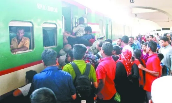 ভোগান্তি নিয়েই ঘরমুখো মানুষের যাত্রা