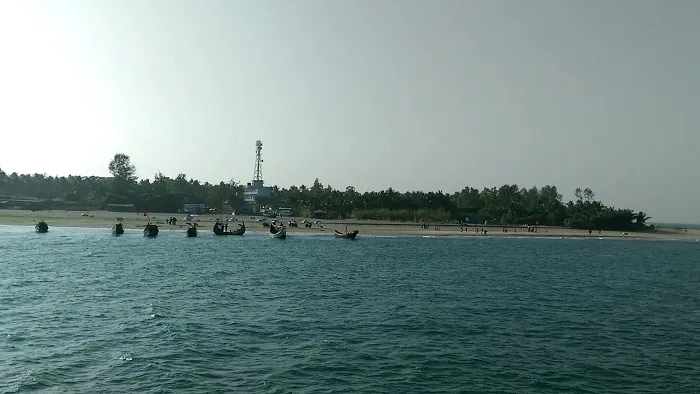 সেন্টমার্টিন থেকে নারী শিশুসহ ২ হাজার রোহিঙ্গা আটক