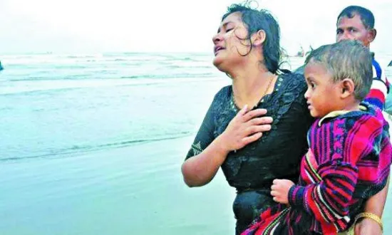 টেকনাফ সীমান্তে রোহিঙ্গাদের লক্ষ্য করে মিয়ানমার বাহিনীর গুলি