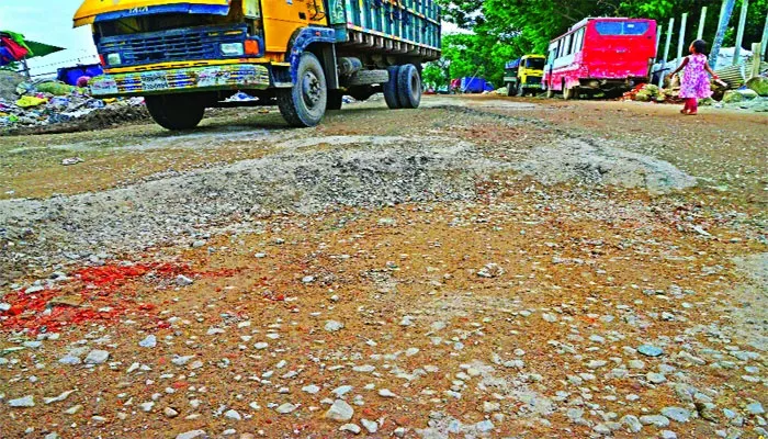 নামেই শুধু সড়ক