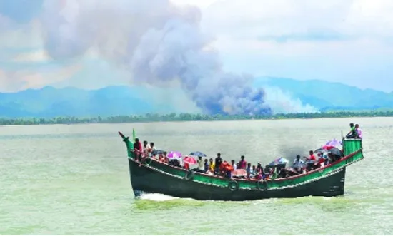 রাখাইন জ্বলছে চলছে গণহত্যা