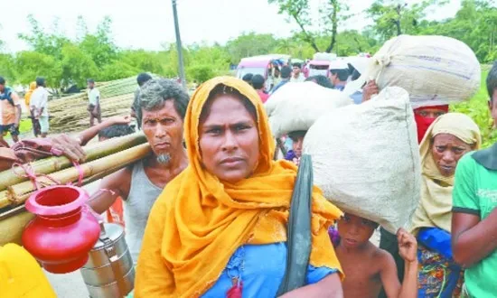এখনো জ্বলছে রোহিঙ্গাদের জনশূন্য বাড়িগুলো