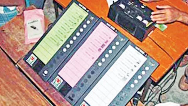 পুরোনো ইভিএম ধ্বংস করবে ইসি