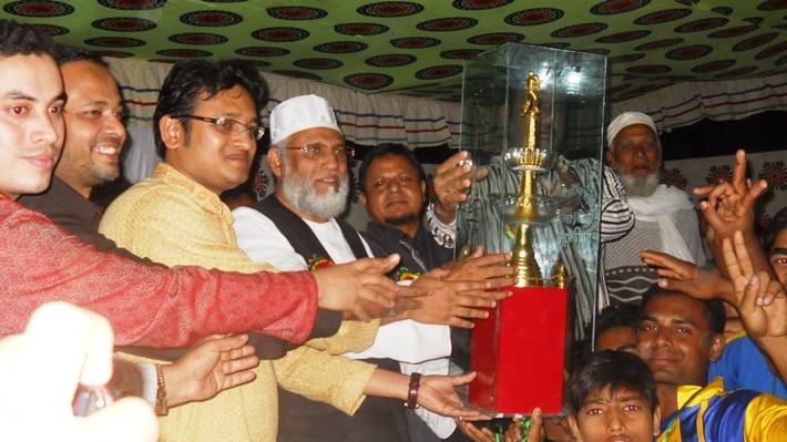 সাতকানিয়ায় ফুটবল টুর্ণামেন্টের পুরষ্কার বিতরণ অনুষ্ঠানে মাওলানা আ.ন.ম. শামসুল ইসলাম