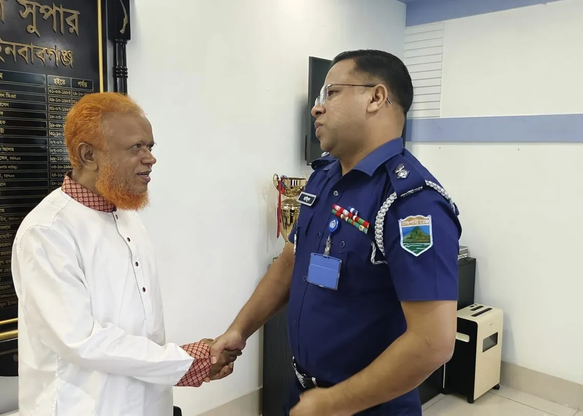 চাঁপাইনবাবগঞ্জ জেলা প্রশাসক ও পুলিশ সুপার কার্যালয়ে মতবিনিময় সভা করেছেন বাংলাদেশ জামায়াতে ইসলামীর ঢাকা মহানগরী দক্ষীনের আমীর ও চাঁপাইনবাবগঞ্জ-৩ আসনের জামায়াতে ইসলামী মনোনীত সংসদ সদস্য প্রার্থী জননেতা নুরুল ইসলাম বুলবুল।