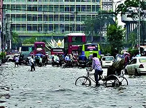 বৃষ্টিতে নাকাল রাজধানীবাসী