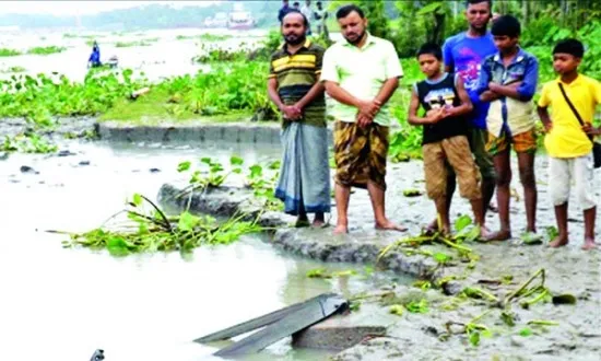 ছয় দিনেও কর্মকর্তারা জানেন না বিদ্যুতের টাওয়ার নদীতে!