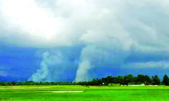 সীমান্তে এখনো জ্বলছে রোহিঙ্গাদের গ্রাম
