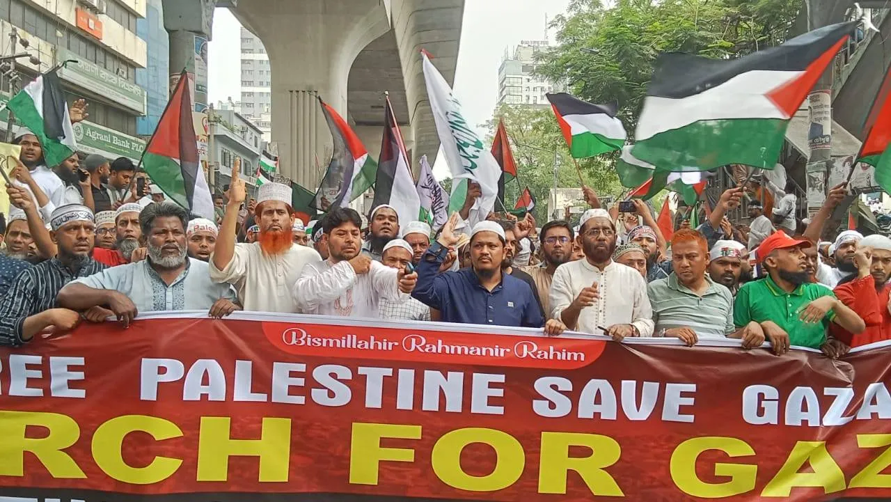 দল মত নির্বিশেষে নারায়ণগঞ্জের বিভিন্ন শ্রেনী পেশার মানুষদের নিয়ে  ফিলিস্তিনের মাজলুমদের প্রতি সংহতি জানিয়ে ঢাকার "March for Gaza" — Solidarity Movement এ   অংশ গ্রহন