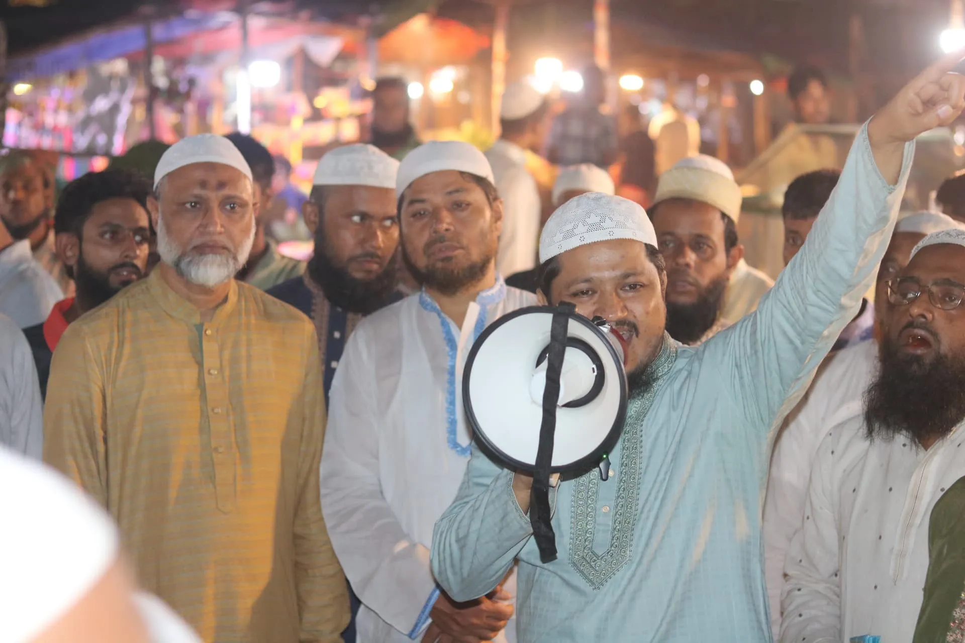 গণসংযোগ পক্ষ উপলক্ষ্যে সিদ্ধিরগঞ্জ পশ্চিম সাংগঠনিক থানার ২নং ওয়ার্ডে পথ সভায় বক্তব্য রাখছেন মুহতারাম মহানগরীর আমীর মাওলানা আবদুল জব্বার