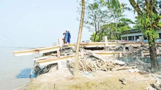 উদ্বোধনের আগেই নদীগর্ভে বিলীন