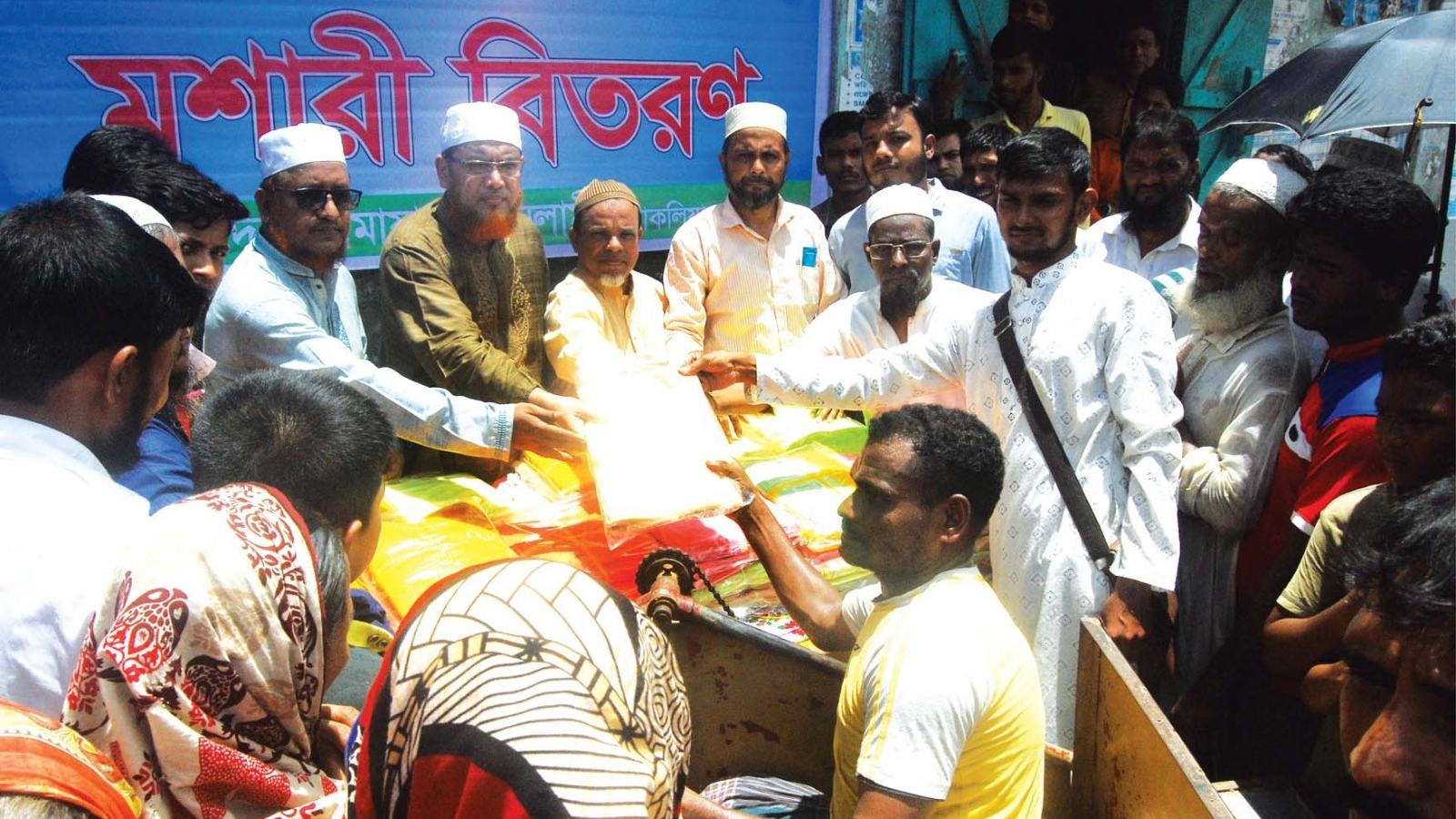 ডেঙ্গুজ্বর প্রতিরোধে জনসচেতনতা মূলক প্রচার অভিযান ও মশারী বিতরণ - মুহাম্মদ শাহজাহান
