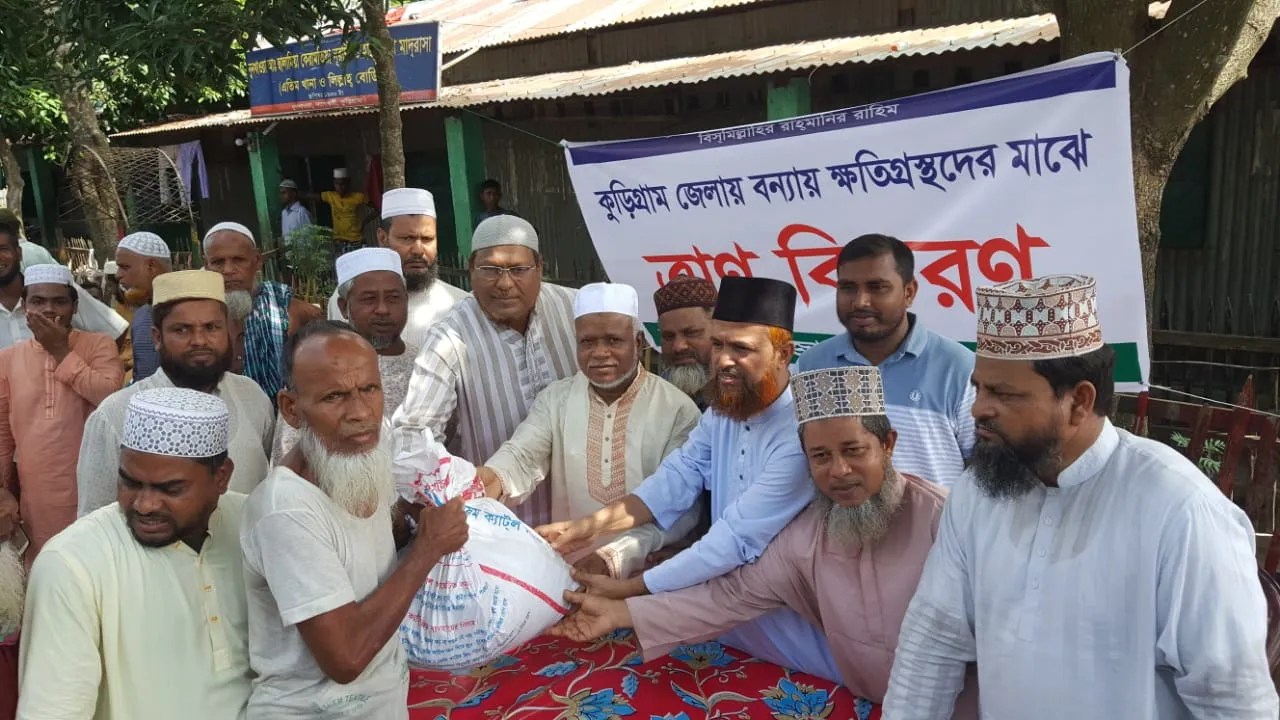 কুড়িগ্রামে বন্যায় ক্ষতিগ্রস্তদের মাঝে জামায়াতের ত্রাণ সামগ্রী বিতরণ