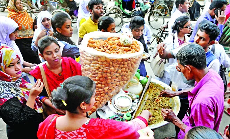 পথের খাবারে নজর চাই