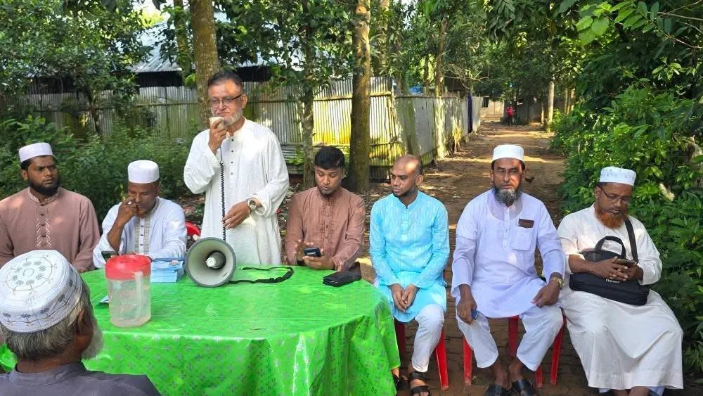 ফুলগাজীর জামমুডা গ্রামে জামায়াত মনোনীত এমপি প্রার্থী অ্যাডভোকেট এস. এম. কামাল উদ্দিনের নির্বাচনী বৈঠক ও গণসংযোগ