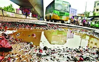 ওয়াসা আর ফ্লাইওভারে লণ্ডভণ্ড চট্টগ্রামের সব সড়ক