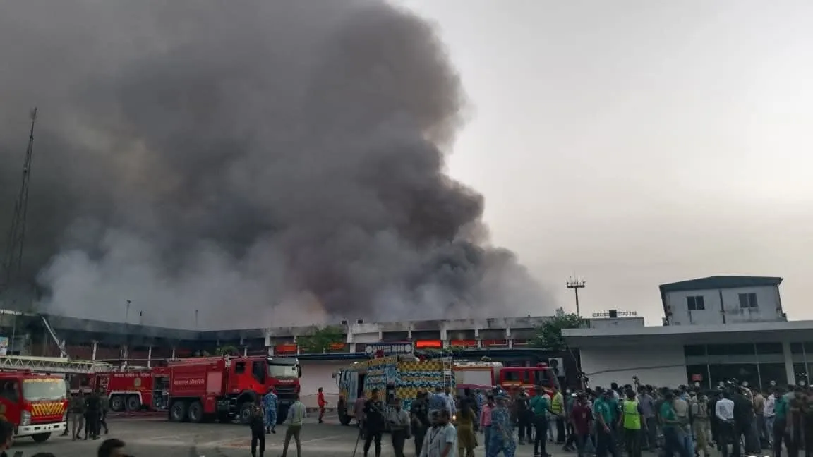 হযরত শাহজালাল আন্তর্জাতিক বিমানবন্দরের কার্গো ভিলেজে ভয়াবহ অগ্নিকাণ্ডের ঘটনায় আমি গভীর উদ্বেগ প্রকাশ করছি।