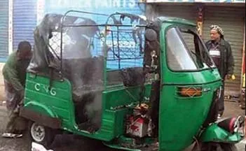 চলন্ত গাড়িই যেন মৃত্যুর ফাঁদ