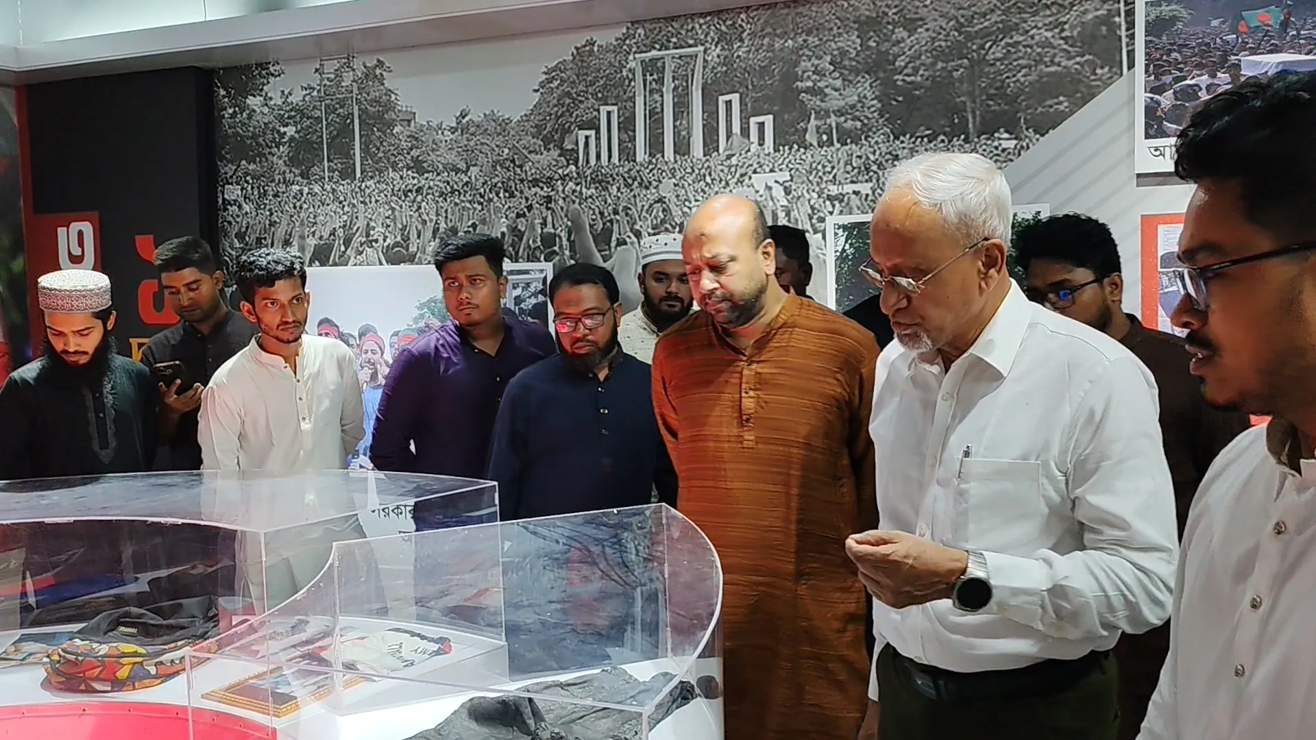 জাতীয় বিপ্লব ও সংহতি দিবস উপলক্ষে ঢাকা বিশ্ববিদ্যালয় ক্যাম্পাস পরিদর্শন