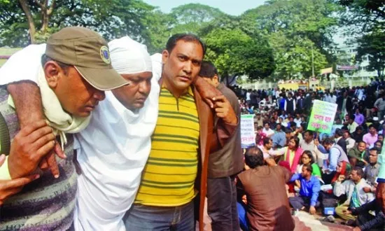 শীত ও অনশনে অসুস্থ ৩০ শিক্ষক