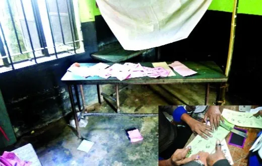 বিভিন্ন স্থানে নৌকায় সিল মারার অভিযোগ