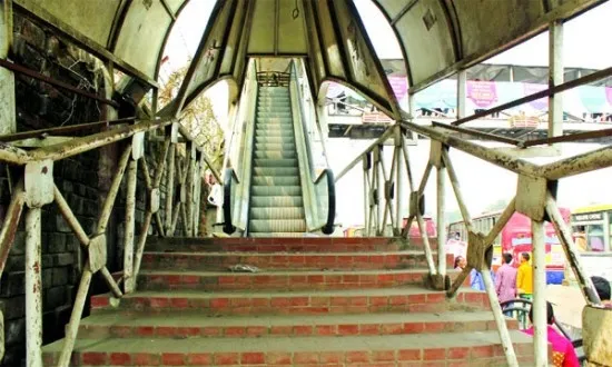 ফুট ওভারব্রিজে চলন্ত সিঁড়ি স্থাপন ভুল সিদ্ধান্ত