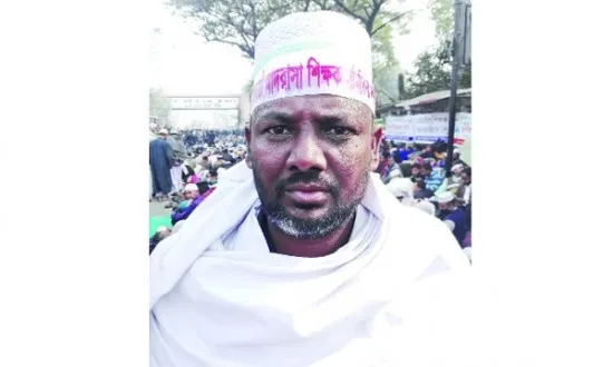 কাফনের কাপড় পরে আমরণ অনশনে