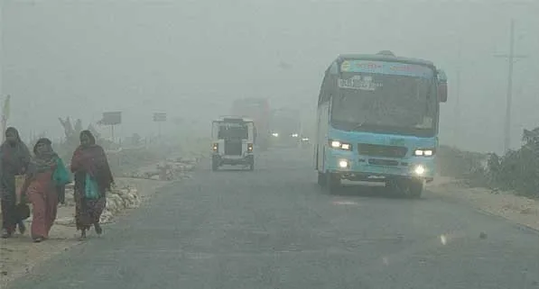কনকনে হাওয়া ও ঘন কুয়াশায় জীবনযাত্রা ব্যাহত