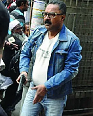 ধরা পড়েনি সেই অস্ত্রধারী