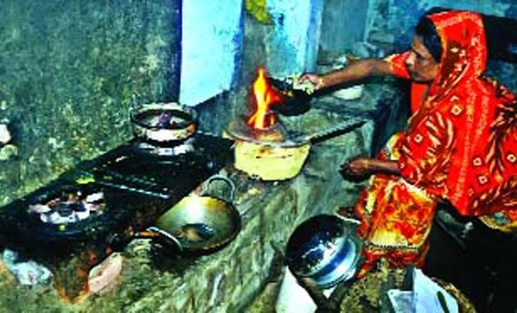 রাজধানীতে তীব্র গ্যাস সংকট