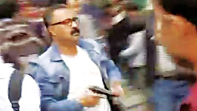 গ্রেপ্তার না হলেও জিডি করেছেন অস্ত্রধারী নিয়াজুল