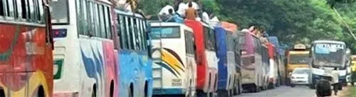 হানিফ ফ্লাইওভার থেকে নামতে গেলেও যানজট