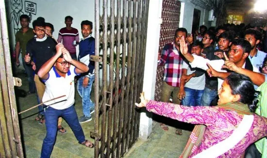 ফের ঢাবিতে শিক্ষার্থীদের ওপর তাণ্ডব ছাত্রলীগের