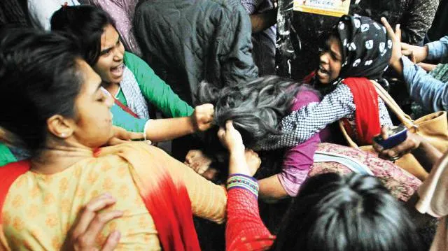 ছাত্রলীগের হামলা