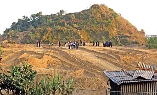 নির্বিচারে পাহাড় কাটা