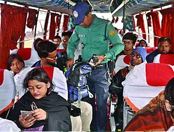 থমথমে অবস্থা, পথে পথে তল্লাশি, ধরপাকড়