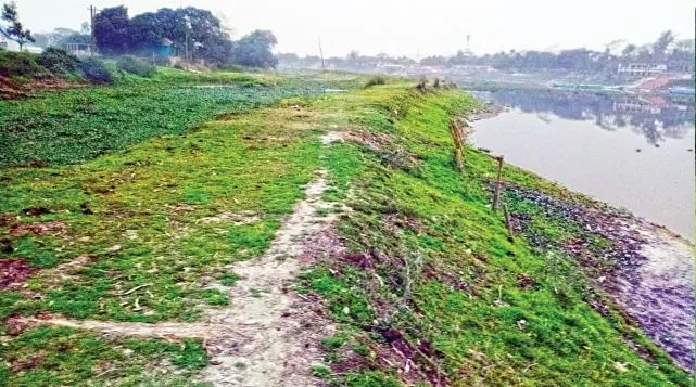 কোটি টাকার রাস্তা কাজে আসে না