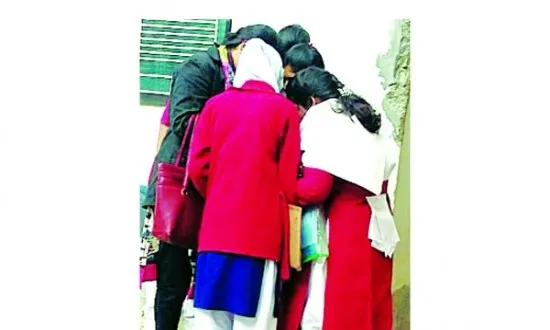 প্রশ্নফাঁসে লণ্ডভণ্ড শিক্ষাব্যবস্থা