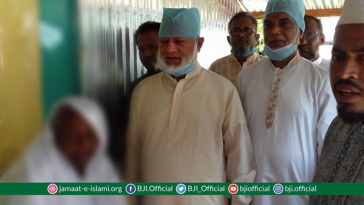 ১০৪ বছর বয়সী অসহায় মহিলা কিরণ বালা মন্ডলের পাশে আমীরে জামায়াত ডা: শফিকুর রহমান