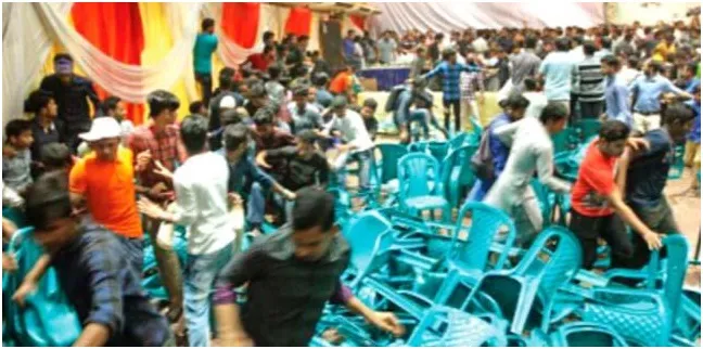 চট্টগ্রামে মন্ত্রীর উপস্থিতিতে ব্যাপক সংঘর্ষে ছাত্রলীগের সম্মেলন পণ্ড