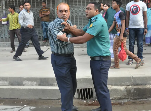 জামায়াতের শান্তিপূর্ণ বিক্ষোভ মিছিলে পুলিশের বাধা প্রদান, লাঠিচার্জ ও গ্রেফতারের তীব্র নিন্দা