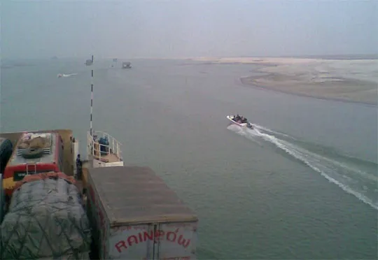 তীব্র নাব্য সঙ্কট
