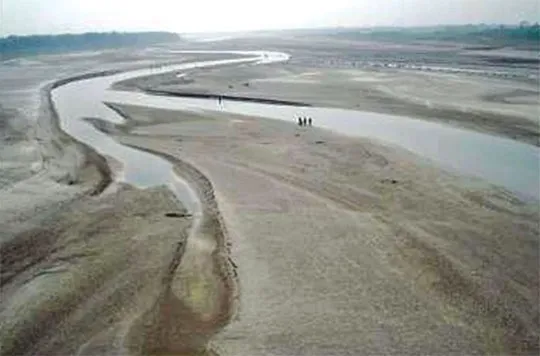 ফারাক্কার বিরূপ প্রভাব: চুক্তি অনুযায়ী পানি পাচ্ছে না বাংলাদেশ : ৫ জেলায় পানি শূন্য ১৮টি নদী