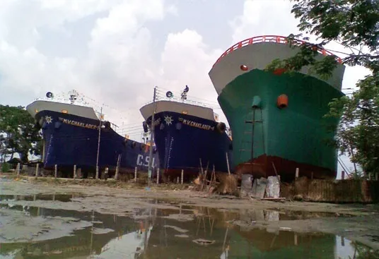 বরিশালে নদ-নদীর নাব্য সঙ্কট নৌ নির্মাণ কারখানা অনিশ্চতায়