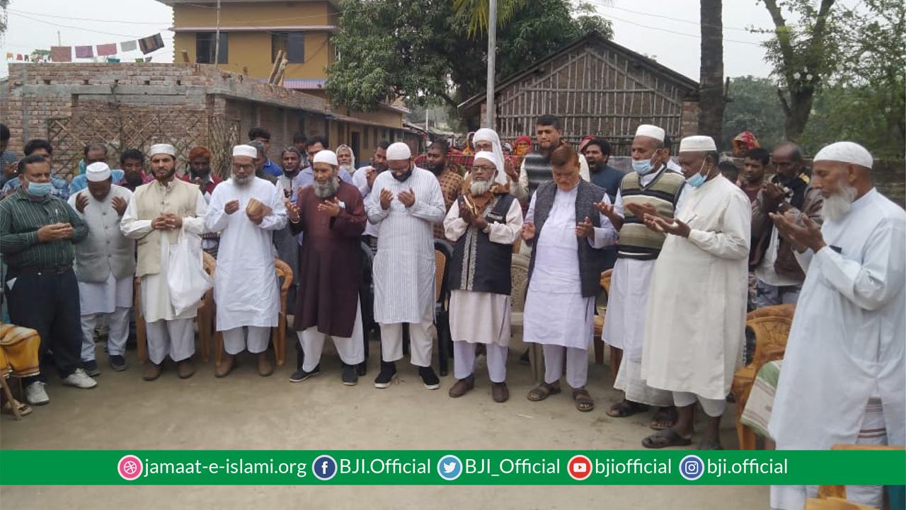 চাঁপাইনবাবগঞ্জে ট্রলি দুর্ঘটনায় নিহত ও আহতদের স্বজনের পাশে অধ্যাপক মুজিবুর রহমান