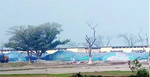 ১১ হাজার টন ইউরিয়া খোলা আকাশের নিচে